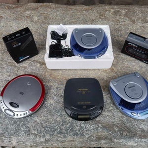 Lote de 4 reproductores portátiles de CD y dos de casetes, para partes