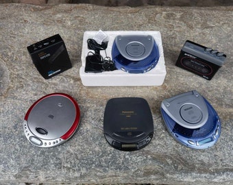 Lot of 4 portable CD  and two cassette players, for parts