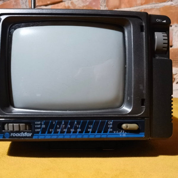 Vintage mini portable TV, black and white screen Roadstar TV-400N portable television