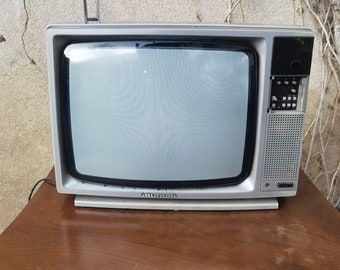 Grundig C 3304 color television, vintage CRT 1980's color 16.5'' screen TV