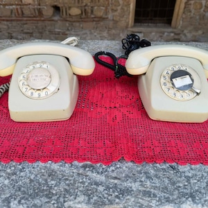 Vintage Siemens Drehtelefone, Set von zwei beige und grauen Siemens Telefonen der 1980er Jahre