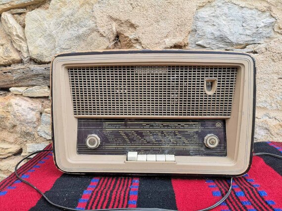 Vintage radio receiver