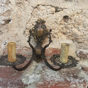 Vintage brass wall lamp, antique 2 light bulb wall lamp