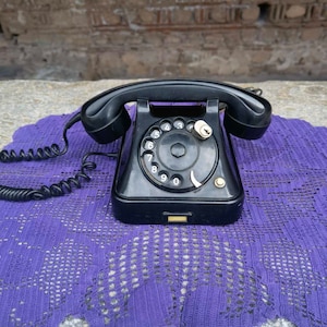 Black bakelite Iskra ATA 11 telephone, retro bakelite office rotary phone