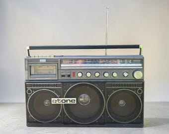 Radiocasete portátil Magnavox UL de estilo vintage, de los años 80, grabadora/reproductor de casetes portátil de colección.