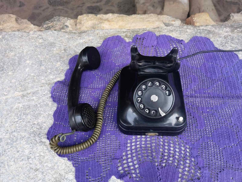 Rare Pupin black bakelite phone, 1950's bakelite rotary Pupin telephone image 4