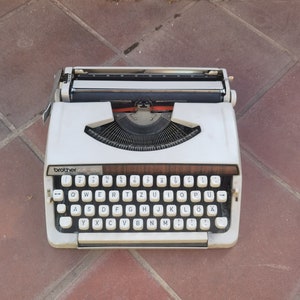 Brother Deluxe 900 portable typewriter, vintage 1960's English Alphabet typewriter