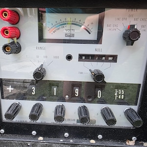 Fluke 887A AC/DC differential voltmeter, vintage 1970s high-accuracy voltage measurement instrument