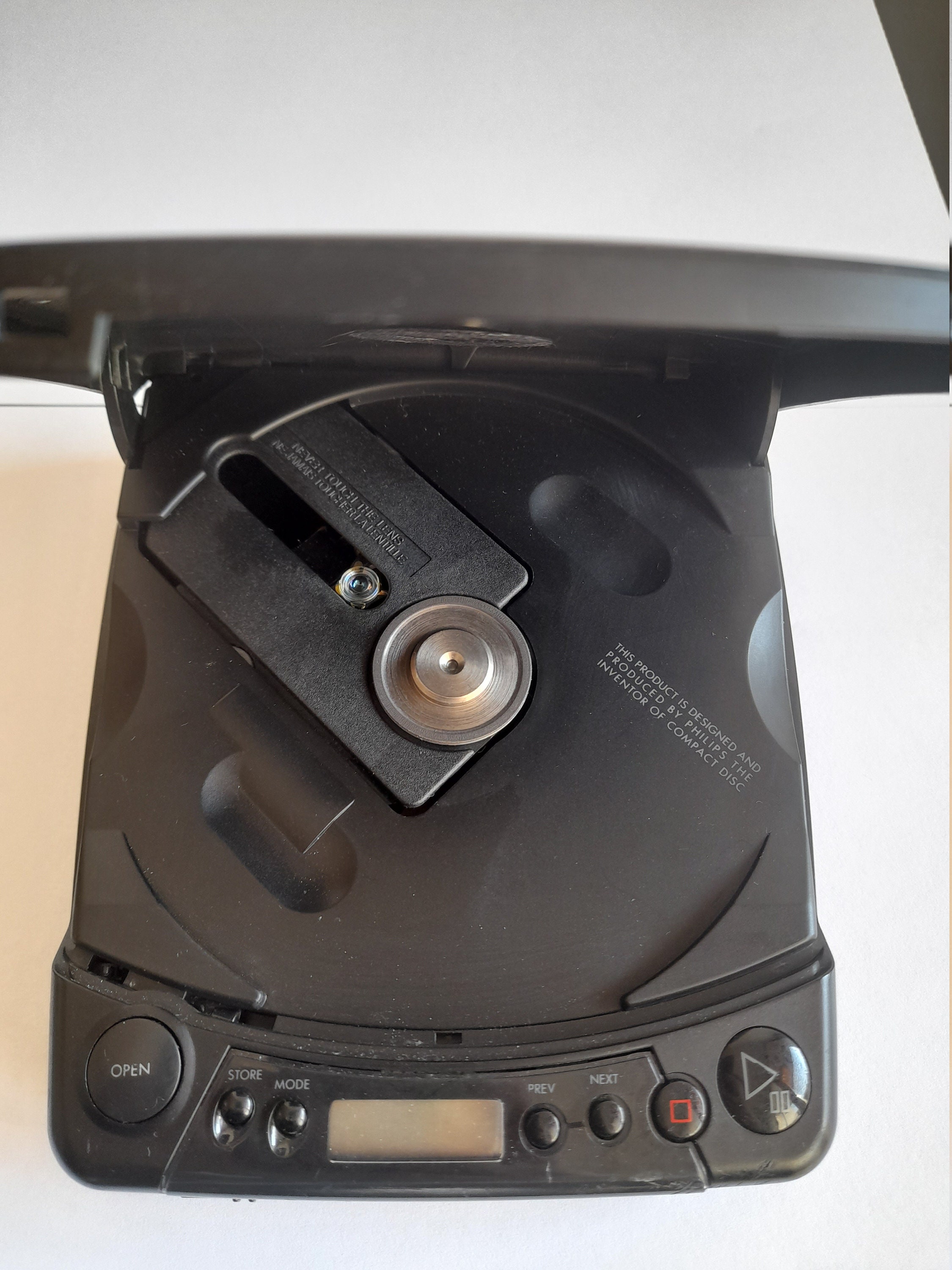 Portable Phillips Compact Disc Player, Phillips AZ- 6811