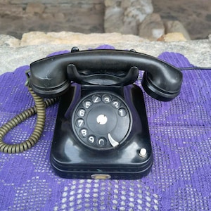 Rare Pupin black bakelite phone, 1950's bakelite rotary Pupin telephone image 3