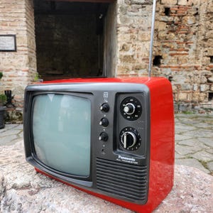Panasonic 70s space age TV in rich red color, vintage Panasonic TR-602S All Transistors model