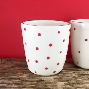 Porcelain mug with red dots, medium size