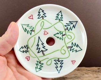 Soap dish with a forest motif made of pottery porcelain