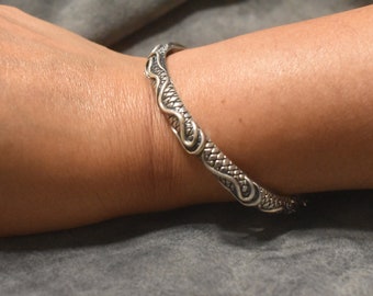 Majestuosa pulsera ajustable de plata de ley hecha a mano con doble cabeza de dragón