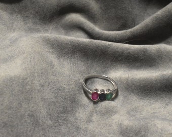 Handgemaakte sterlingzilveren ring | Edelsteensieraden van saffier, robijn en smaragd