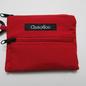 Peut inclure: Une pochette zipp&eacute;e rouge avec une fermeture &eacute;clair noire et une &eacute;tiquette noire sur laquelle est inscrit "ChiaoGoo".