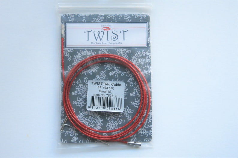 Puede incluir: Cable rojo para agujas intercambiables, de 93 cm (37 pulgadas) de largo, etiquetado como "TWIST Red Cable 37" (93 cm) Small [S] Item No. 7537-S"