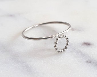 zarter schlichter Silberring, Stapelring, Ring mit Kreis aus Perldraht,  minimalistisch