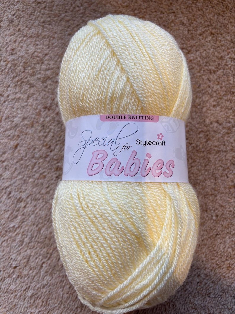 Hand knitted baby cardigan (lemon) immagine 2