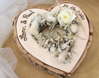 Boho-style wedding ring pillow, heart-shaped mille fleurs blanched with names