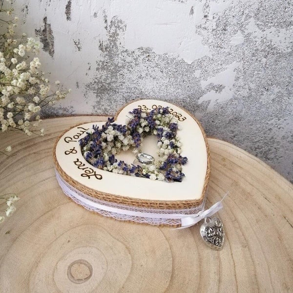 Hochzeit Ringkissen Holz Herz Mille Fleurs Lavendel mit Namen