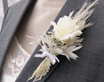 Bohostyle pin boutonniere cream