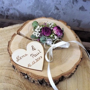 Ringkissen Ringhalter Holzscheibe Mille Fleurs mit Namen zur Hochzeit