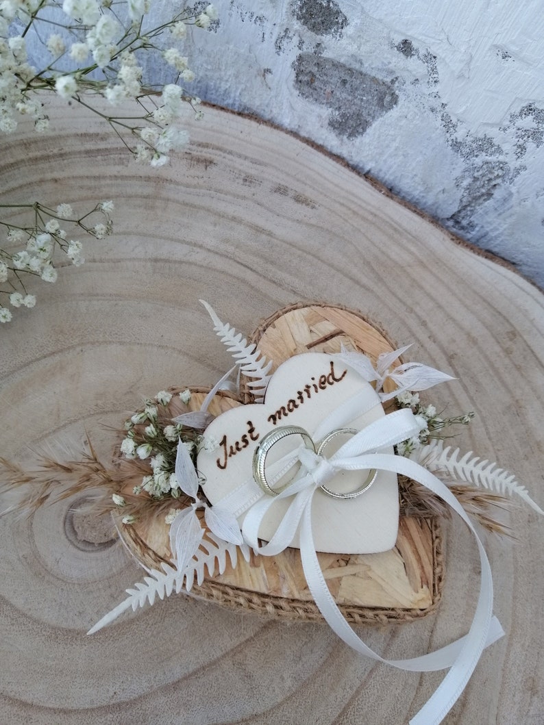Mini ring cushion OSB wood heart, dried flowers Just married image 4