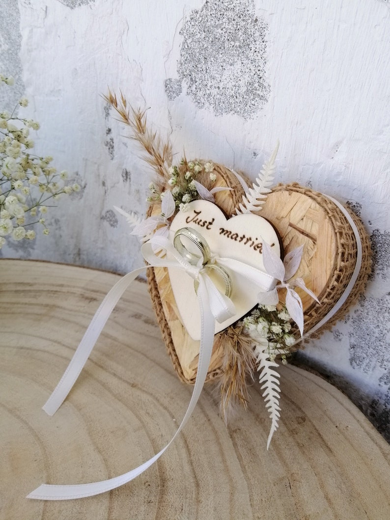 Mini Ringkissen OSB Holz Herz, Trockenblumen Just married Bild 5