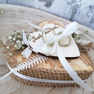 Mini Ringkissen OSB Holz Herz, Trockenblumen Just married Bild 6