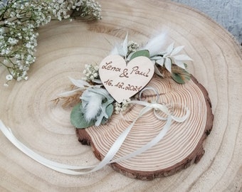 Anillo de boda cojín anillo soporte disco de madera con nombre y flores secas blanco