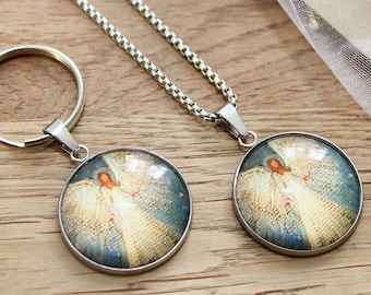 Guardian Angel chain pendant with necklace or key ring with a greeting card of your choice