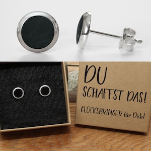 Svarta onyxörhängen i 925 sterlingsilver, 8 mm, i en högkvalitativ presentask med valfri text!