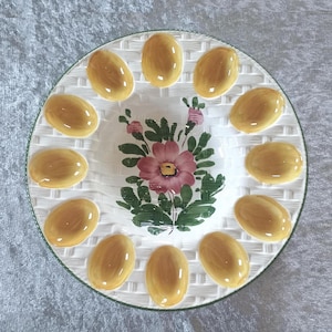 Vintage egg plate for 12 ceramic eggs