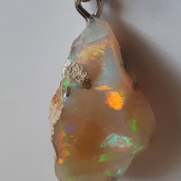 Ein Traum aus Welo Opal ( Edelopal ) mit Gratis Silberkette.