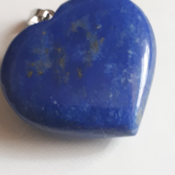 Herz aus Lapis-Lazuli mit Silberöse.