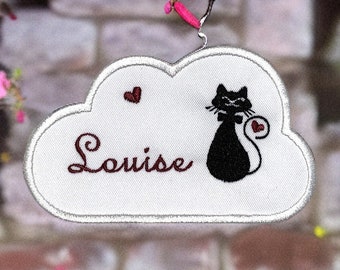 Prénom au choix brodé sur patch forme nuage avec un Chat, couleur au choix, option thermocollant ou non [11.5x7CM]