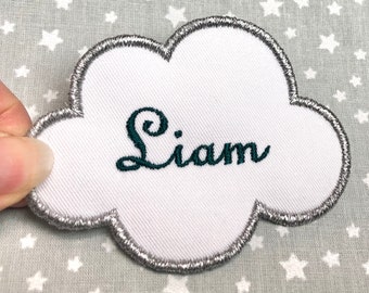 Wyhaftowane imię na naszywce w kształcie chmurki, wybór koloru imienia, możliwość prasowania lub nie