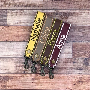 Personalized embroidered keychain with name, nickname or word, choice of color, antique brass-colored clasp