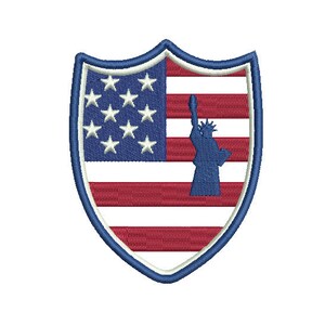 Könnte beinhalten: Ein blauer Schild mit einer rot-weiß-blauen amerikanischen Flagge und einer Silhouette der Freiheitsstatue.