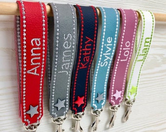 Personalisierter, bestickter Schlüsselanhänger mit Namen, Spitzname oder Wort, Farbwahl, nickelfarbener Karabiner