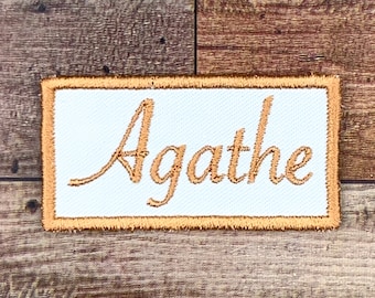 First name of your choice embroidered on a rectangle shaped patch, color of your choice, font of your choice, iron-on/velcro option or not [6x3cm]