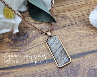 Collier en crin de cheval cuivré en forme de barre par Equine Keepsakes