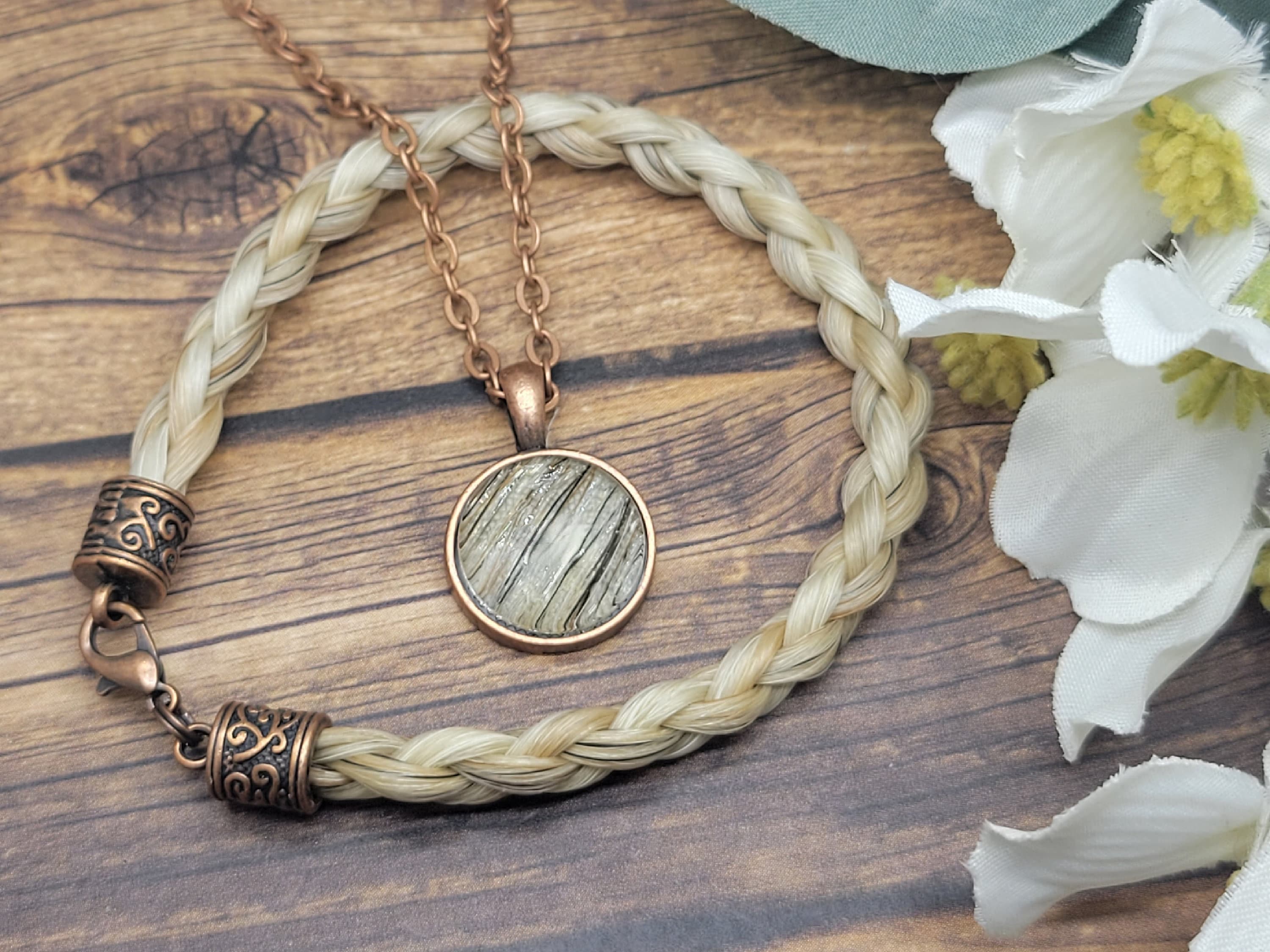 Individuelles Geschenkset aus Armband und Halskette aus Pferdehaar, geflochten von Equine Keepsakes