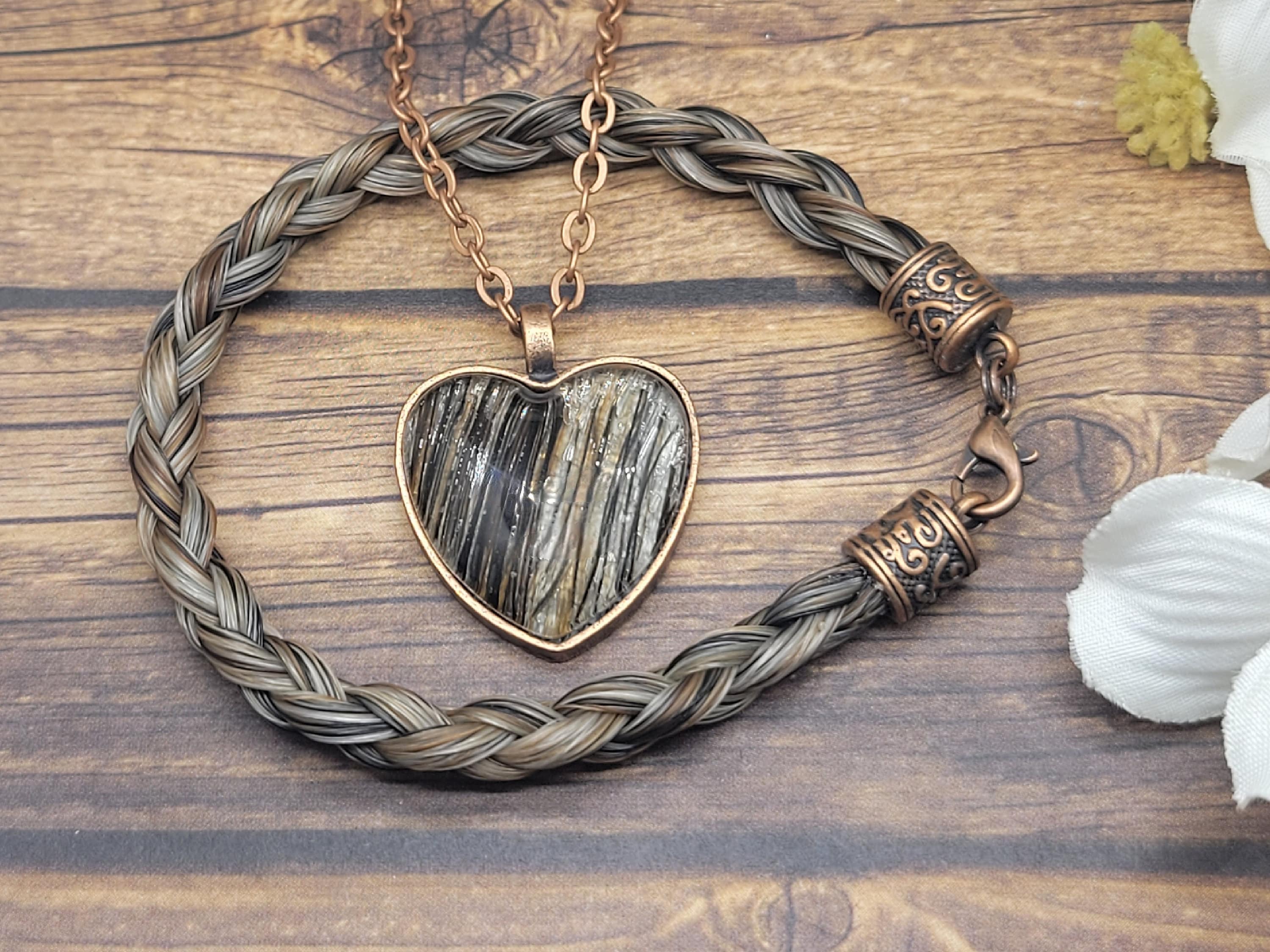 Individuelles Geschenkset aus Armband und Halskette aus Pferdehaar, geflochten von Equine Keepsakes