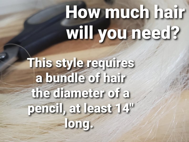 Peut inclure: Un paquet de cheveux blancs, du diam&egrave;tre d'un crayon, est pr&eacute;sent&eacute; avec une paire de ciseaux. Le texte indique : "Combien de cheveux aurez-vous besoin ? Ce style n&eacute;cessite un paquet de cheveux du diam&egrave;tre d'un crayon, au moins 14" de long."