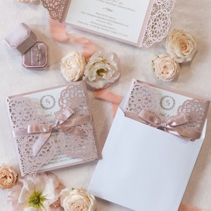 Cartes d’invitation Mariage Anniversaire Baptême Invitation avec enveloppe en dentelle rose Découpée au laser DIY