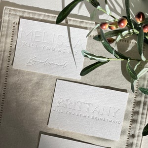 Cartes Serez-vous ma demoiselle d'honneur, cartes personnalisées pour coffrets cadeaux de proposition de demoiselle d'honneur, toutes les cartes de demoiselle d'honneur esthétiques minimalistes blanches