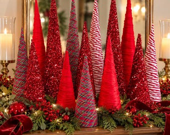 Árbol de Navidad cónico de tela hecho a mano: decoración navideña roja (se vende por unidad).