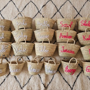 PERSONALISIERTER STROHKORB, Brautduschentaschen, kundenspezifische Strohtaschen, kundenspezifische Strandtasche, Strohtasche, gestickte Taschen, Taschen mit Monogramm